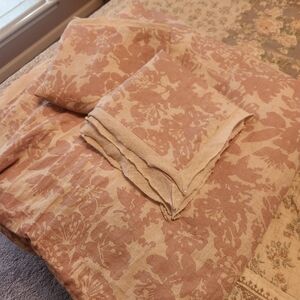 Hibiscus Linen Duvet & Shams